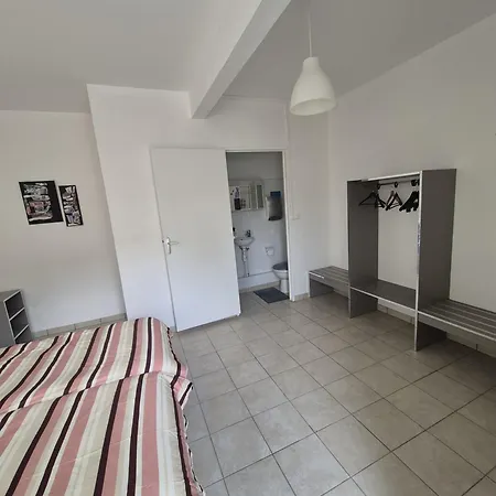 Le Bon Samaritain Hotel Roucy